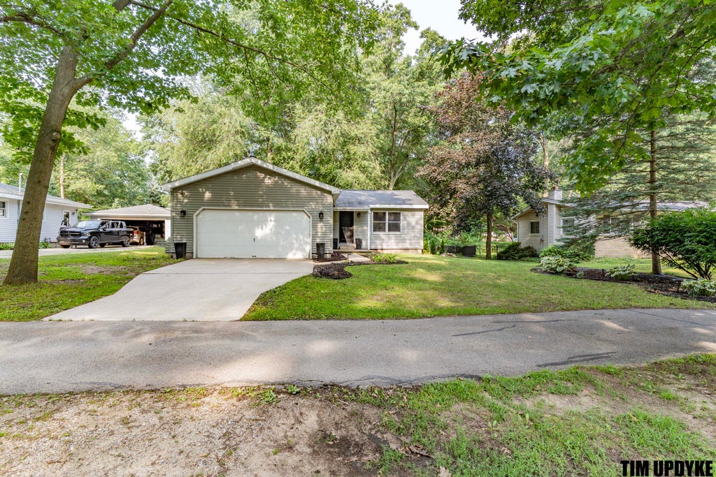 Photo of 16661 152nd Avenue, Spring Lake, MI 49456 (MLS # 26043811)