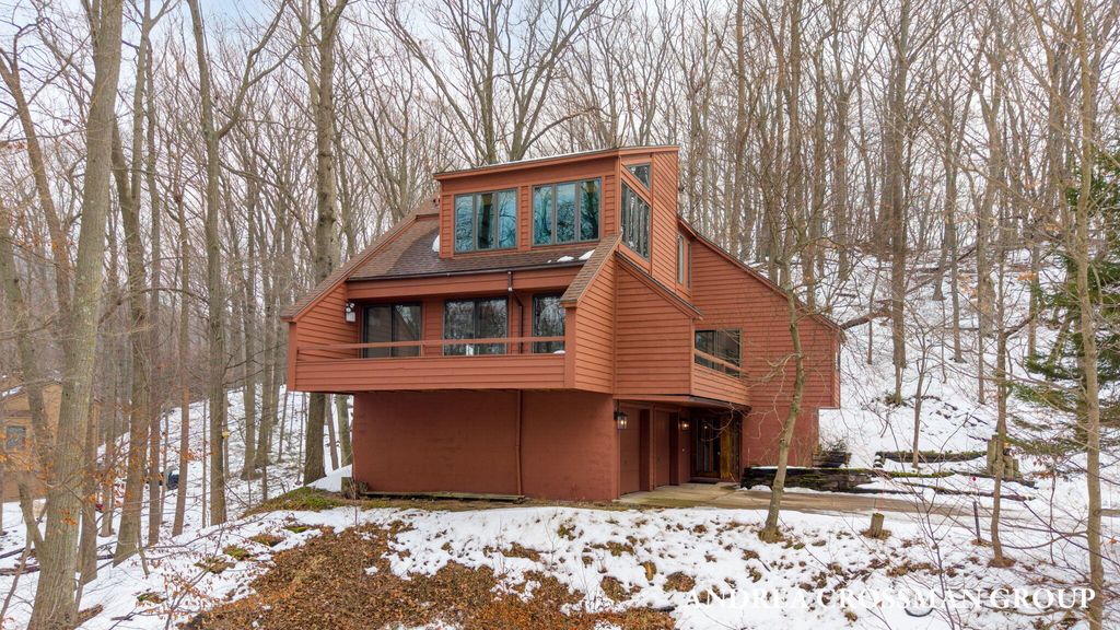 Photo of 18344 N Shore Estates Road, Spring Lake, MI 49456 (MLS # 26006000)