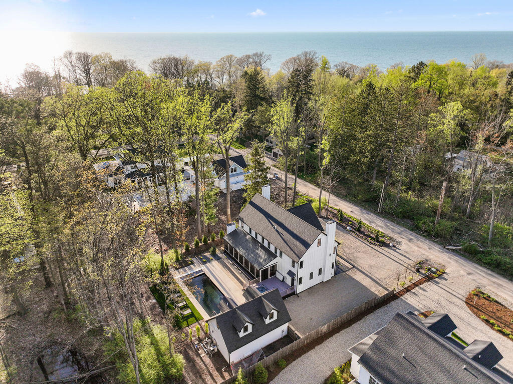 9350 Lakeside Lane