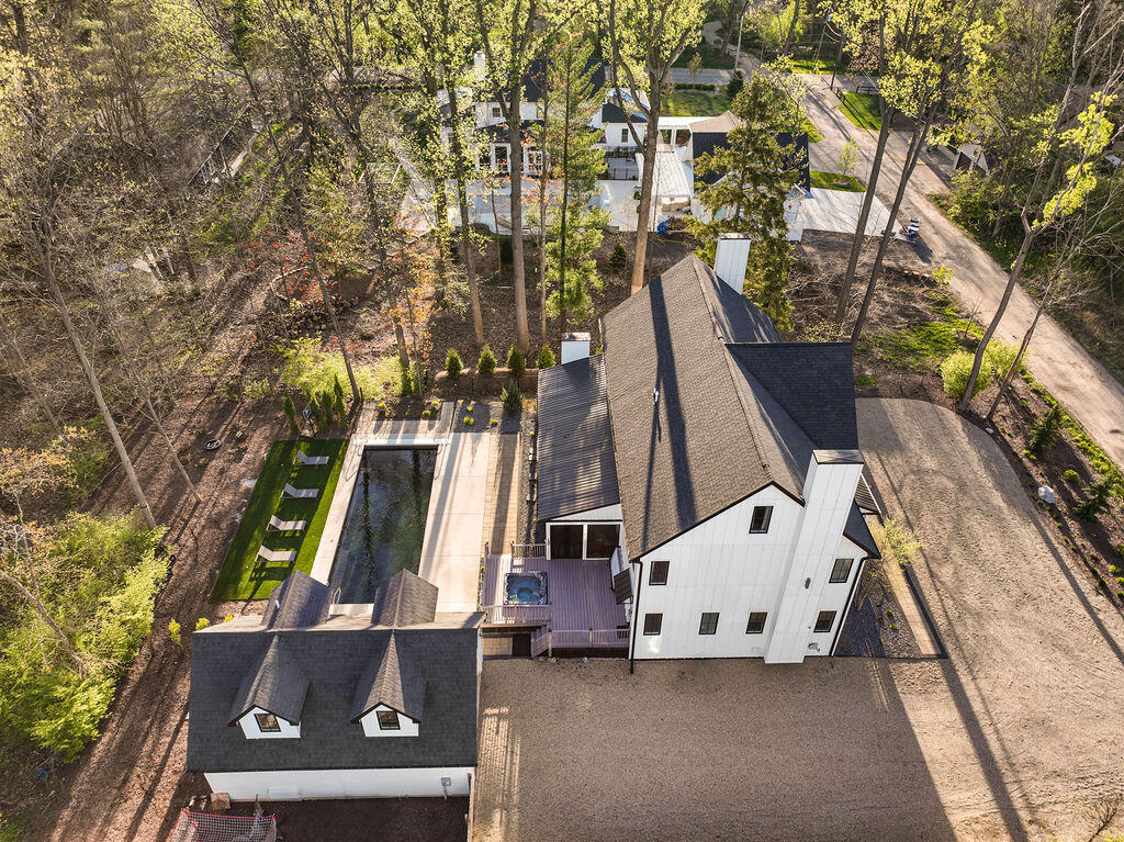 9350 Lakeside Lane