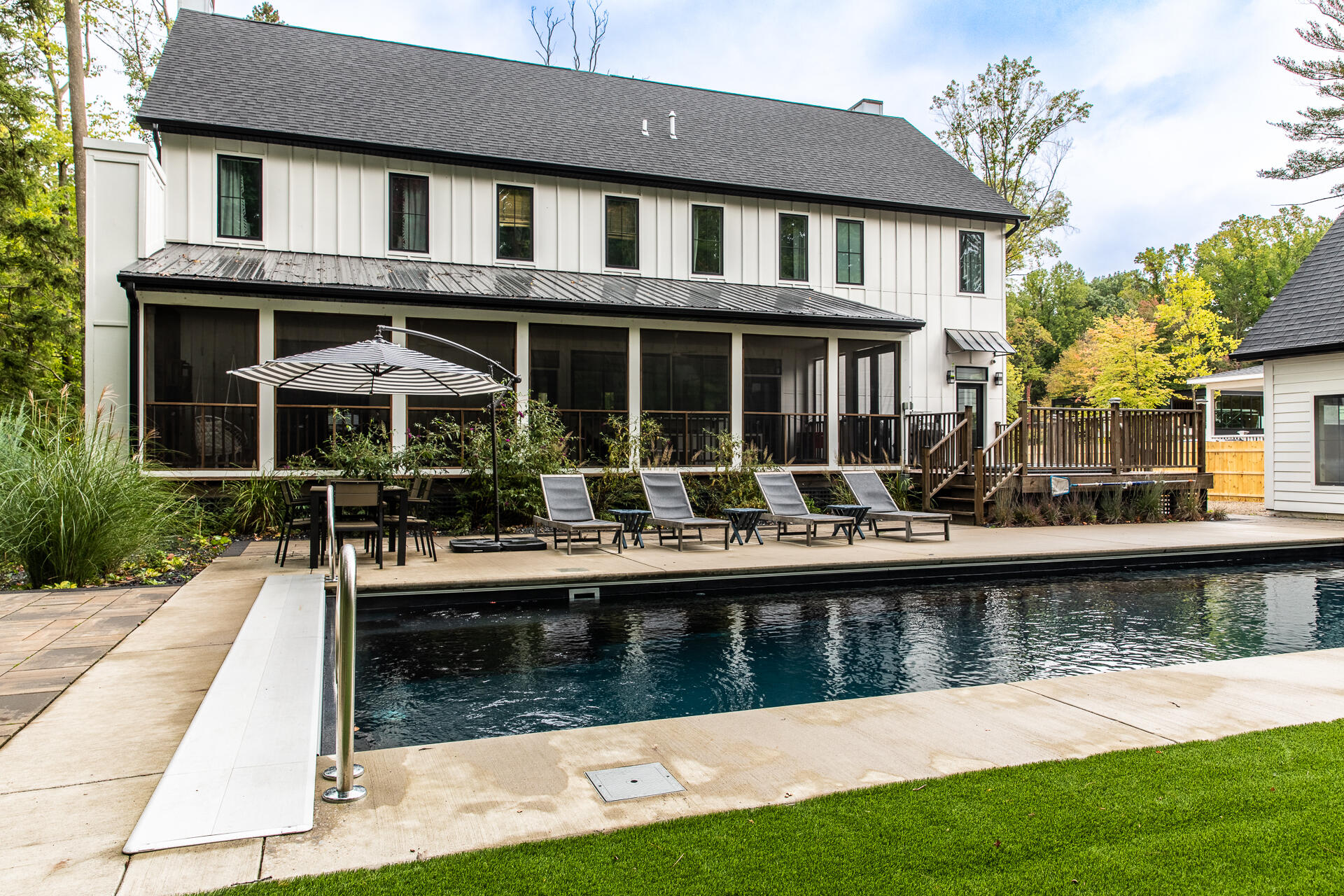 9350 Lakeside Lane
