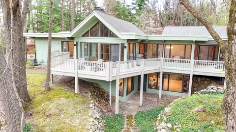 Photo of 453 E Hamilton Lane, Battle Creek, MI 49015 (MLS # 26017034)