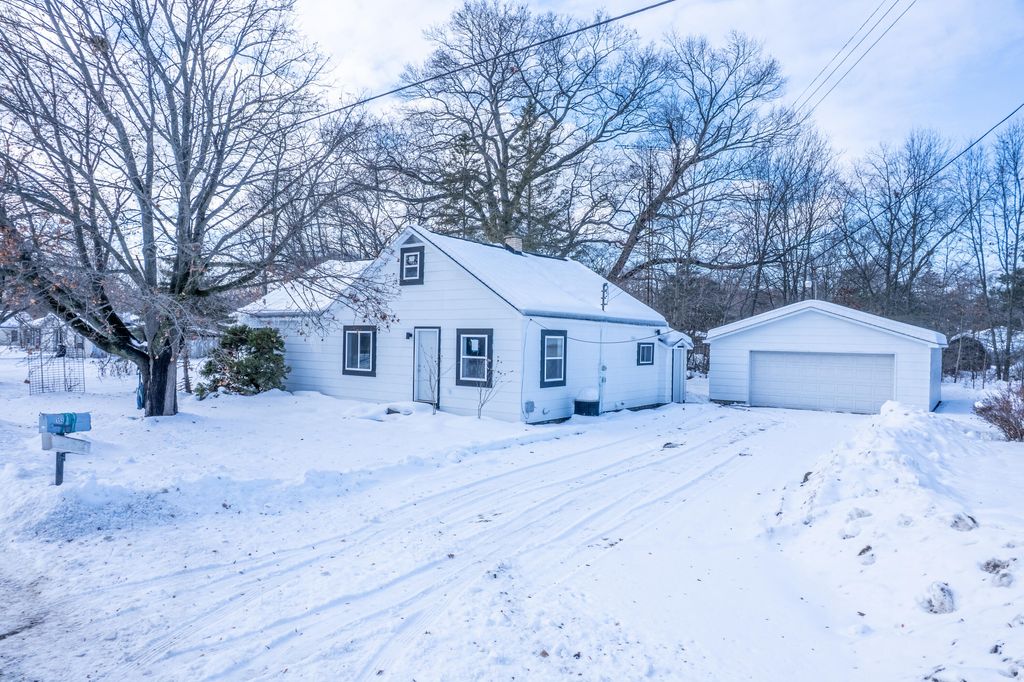Photo of 1521 Riblet Street, Muskegon, MI 49445 (MLS # 25059532)