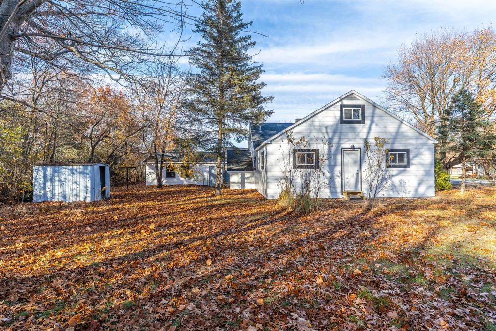 Photo of 1521 Riblet Street, Muskegon, MI 49445 (MLS # 25059532)