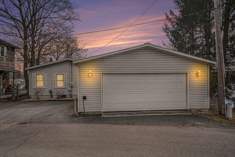 MLS: 25011511
