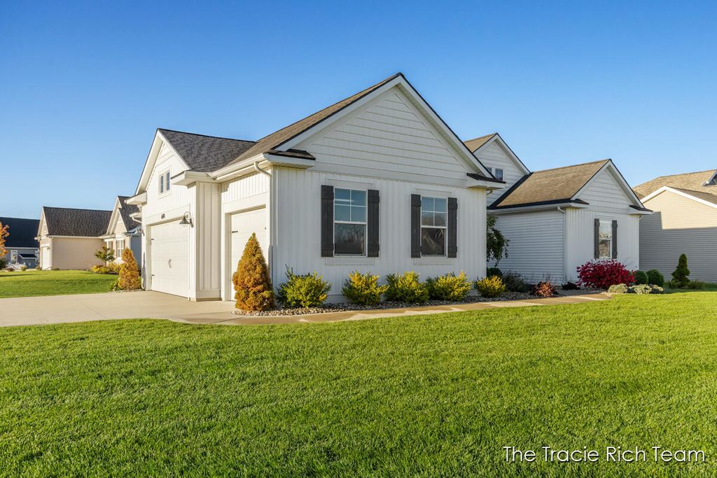 Photo of 6741 Woodhills Drive NE, Rockford, MI 49341 (MLS # 25053538)