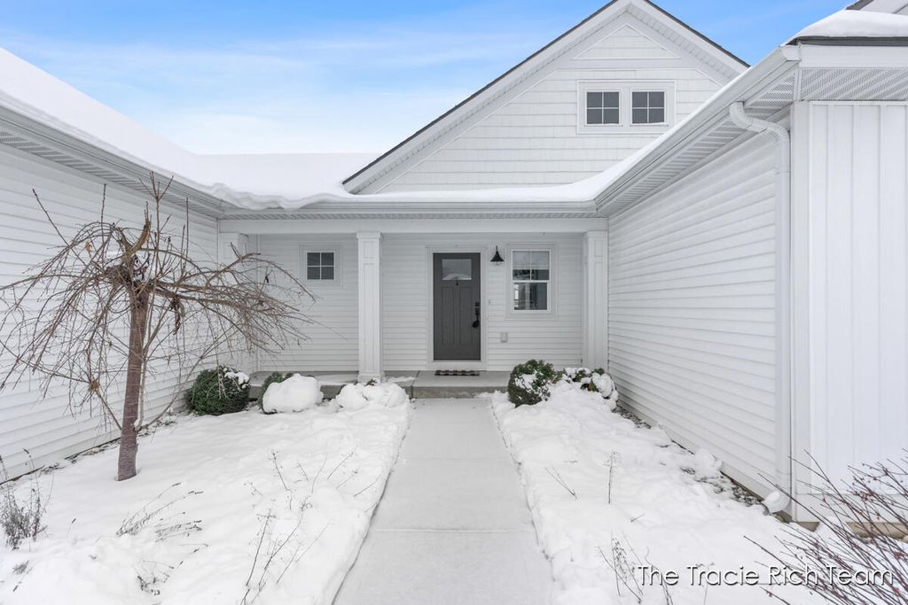 Photo of 6741 Woodhills Drive NE, Rockford, MI 49341 (MLS # 25053538)