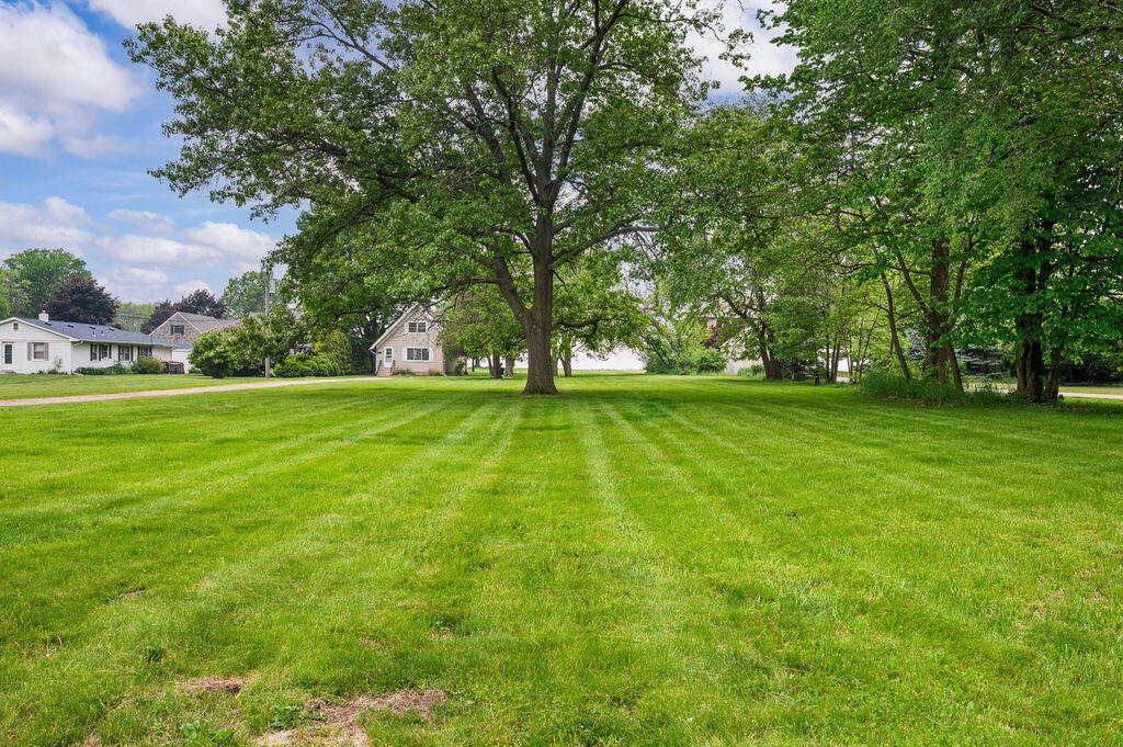 3274 Lakeshore Drive