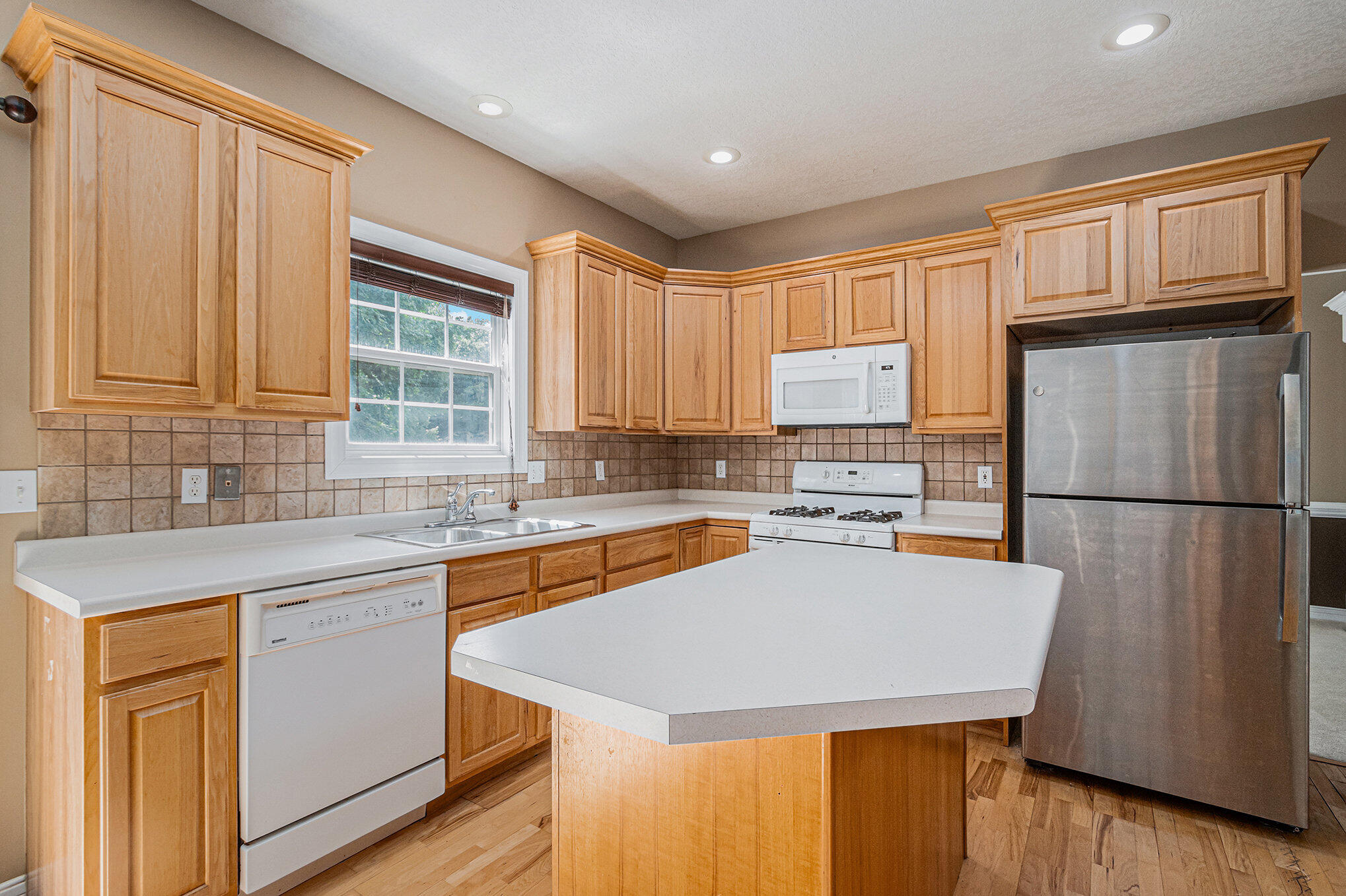 Portage, Michigan 49024, United States, 4 Bedrooms Bedrooms, ,4 BathroomsBathrooms,Residential,Active,194422