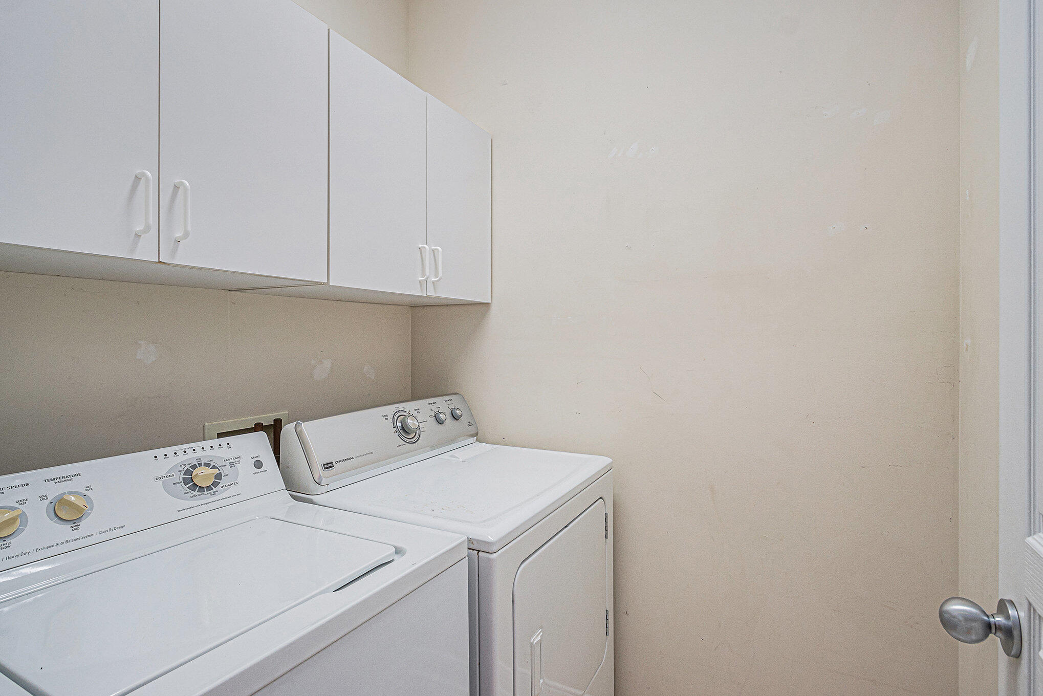 Portage, Michigan 49024, United States, 4 Bedrooms Bedrooms, ,4 BathroomsBathrooms,Residential,Active,194422