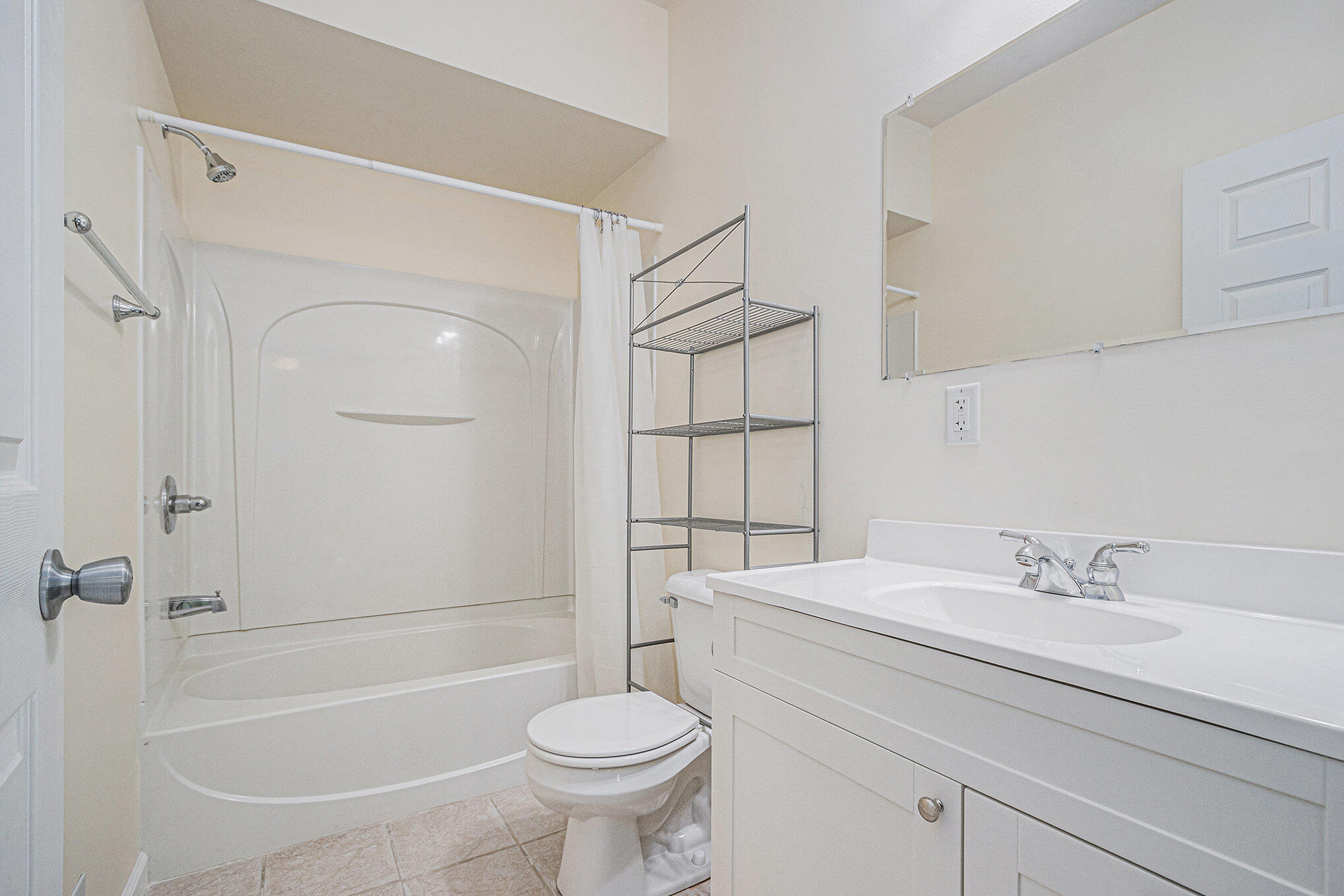 Portage, Michigan 49024, United States, 4 Bedrooms Bedrooms, ,4 BathroomsBathrooms,Residential,Active,194422