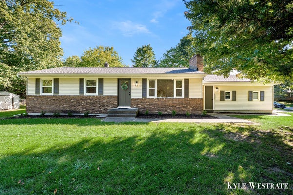 8184 E CHESTER AVE SW, BYRON CENTER, MI 49315 - Image 41f6cc5da75e61845e60fa6f824e03f3/2554733242