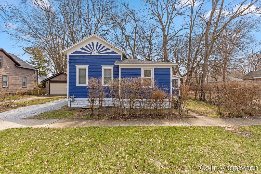 Photo of 247 Strong Avenue, Muskegon, MI 49441 (MLS # 26014329)