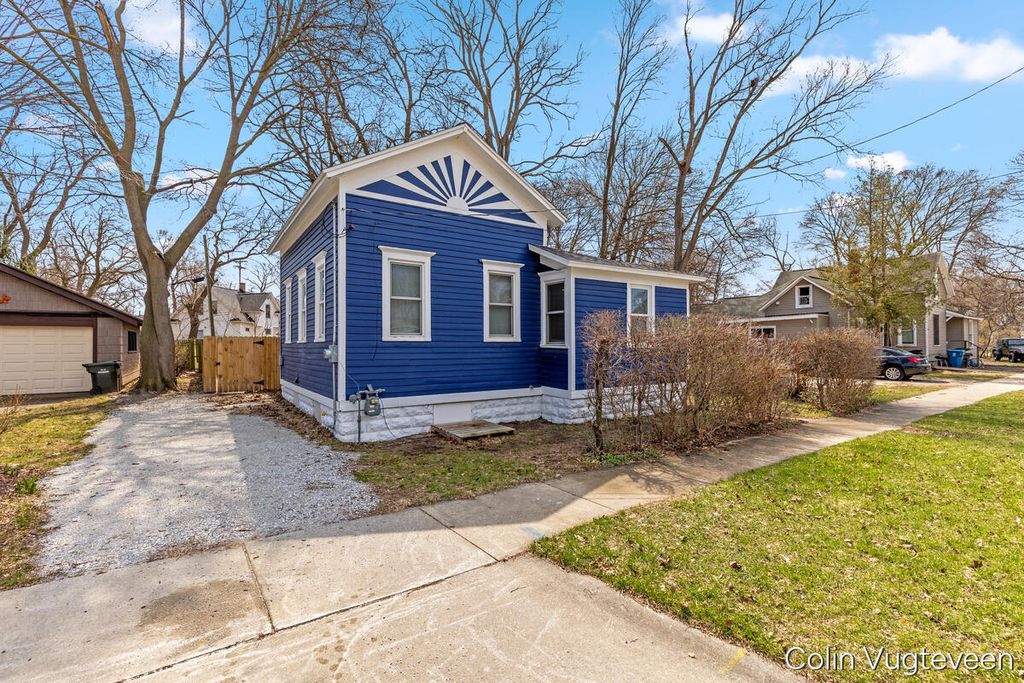 Photo of 247 Strong Avenue, Muskegon, MI 49441 (MLS # 26014329)