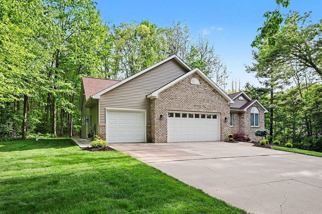 Photo of 5224 Bonasa Drive NE, Rockford, MI 49341 (MLS # 26024738)