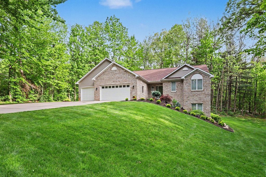 Photo of 5224 Bonasa Drive NE, Rockford, MI 49341 (MLS # 26024738)