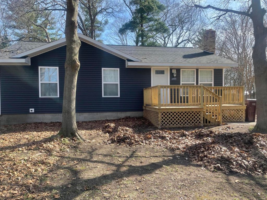 Photo of 2449 Marquette Avenue, Muskegon, MI 49442 (MLS # 26015922)