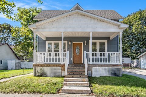 Photo of 534 Hancock Street, Manistee, MI 49660 (MLS # 25052541) Photo of 534 Hancock Street, Manistee, MI 49660 (MLS # 25052541)