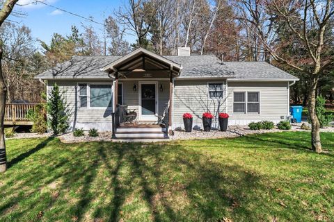 Photo of 90 S Clymer Street, Pentwater, MI 49449 (MLS # 26017181)