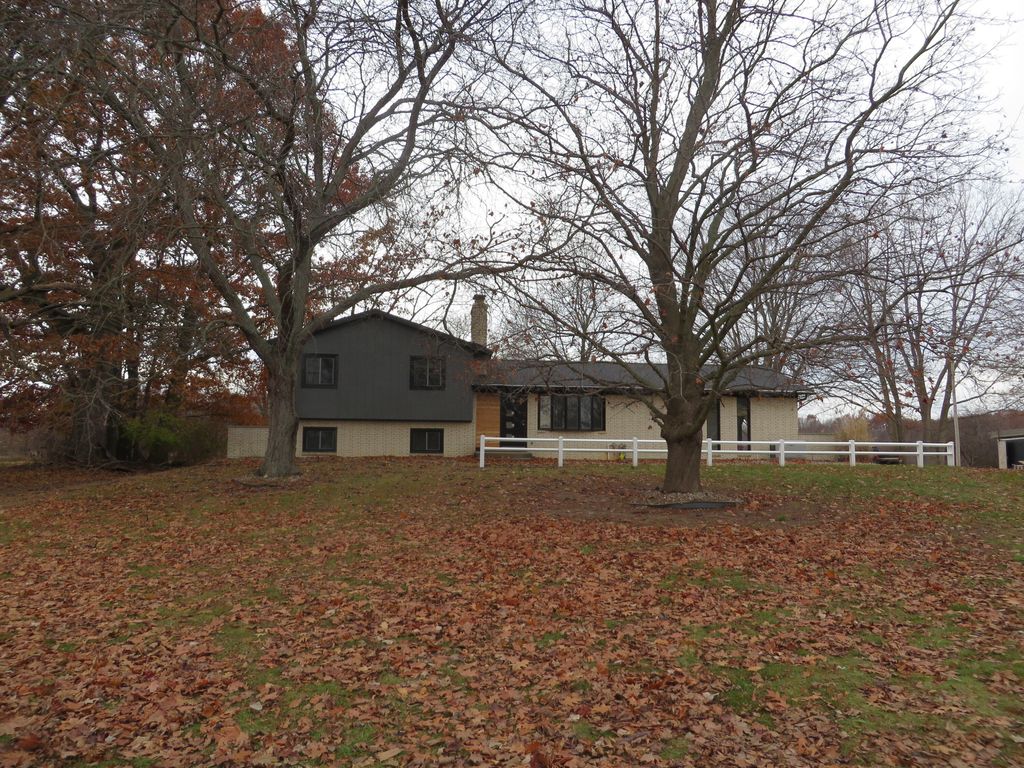 Photo of 5591 Wing Avenue SE, Kentwood, MI 49512 (MLS # 25059138)