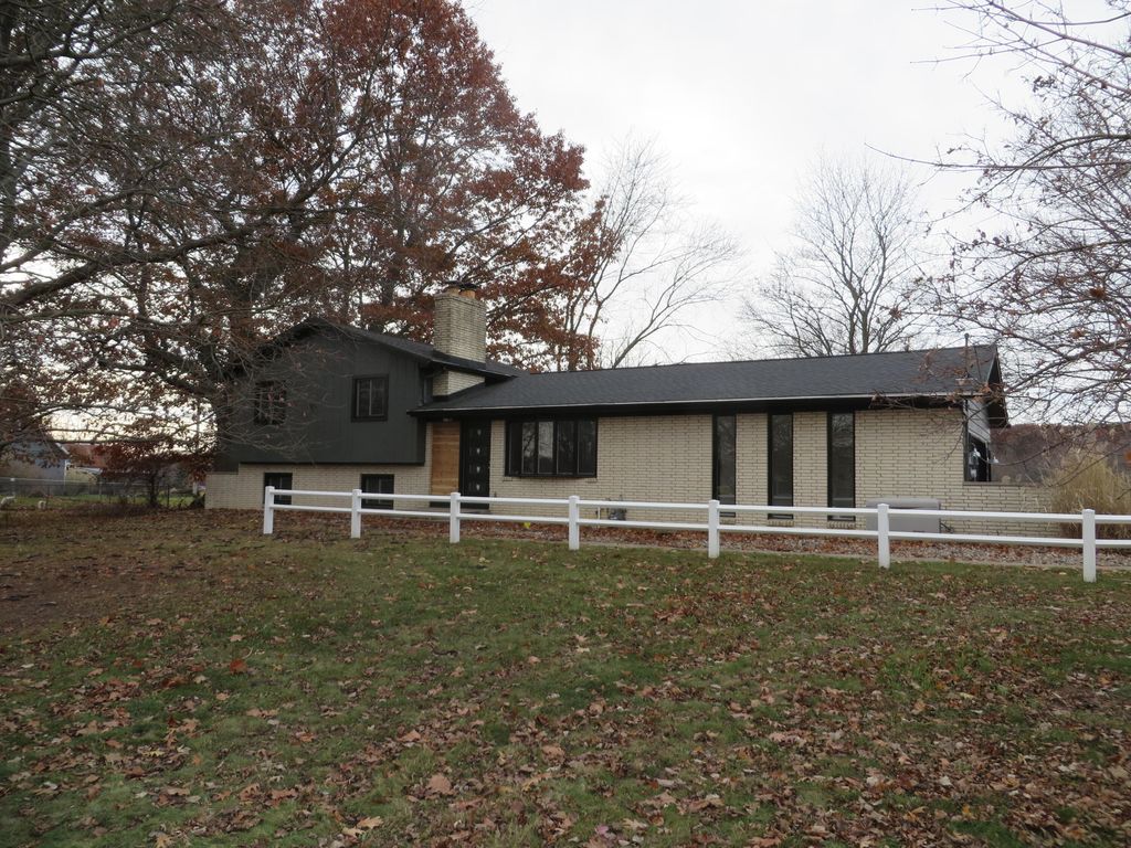 Photo of 5591 Wing Avenue SE, Kentwood, MI 49512 (MLS # 25059138)