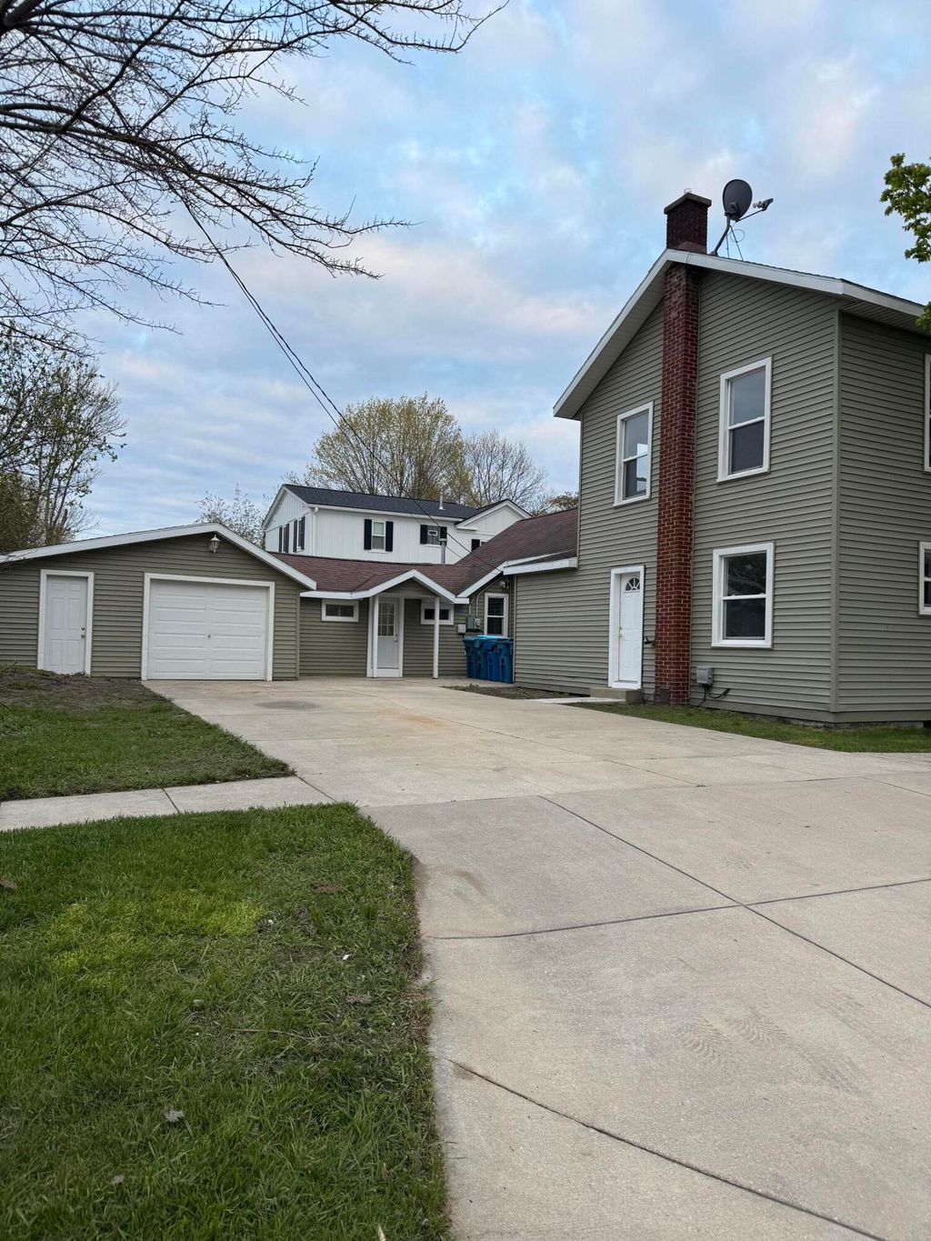 Photo of 103 E Savidge Street, Spring Lake, MI 49456 (MLS # 26022197)