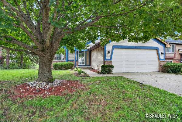 2638 BRIER CREEK ST SE, GRAND RAPIDS, MI 49508 - Image 42e21883058e231026d6f6b45db5b425/393945649