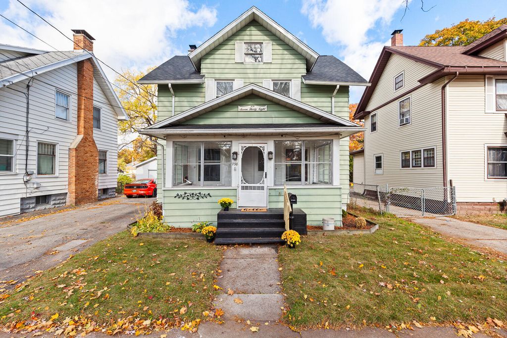 Photo of 738 W Franklin Street, Jackson, MI 49201 (MLS # 25056494)