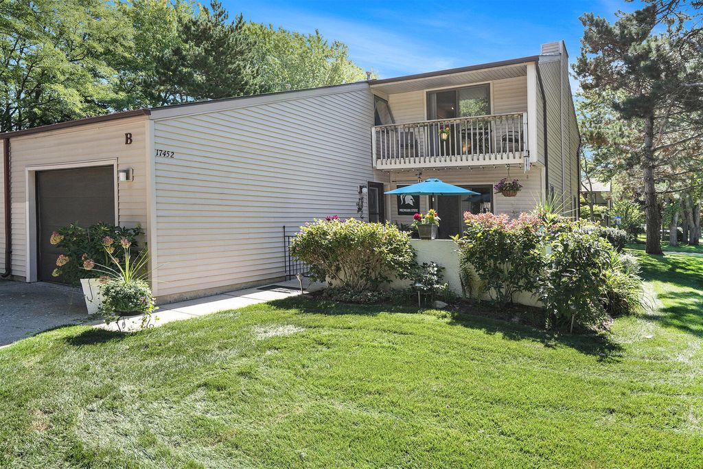 Photo of 17452 Dunewood Court #B, Spring Lake, MI 49456 (MLS # 23134349)