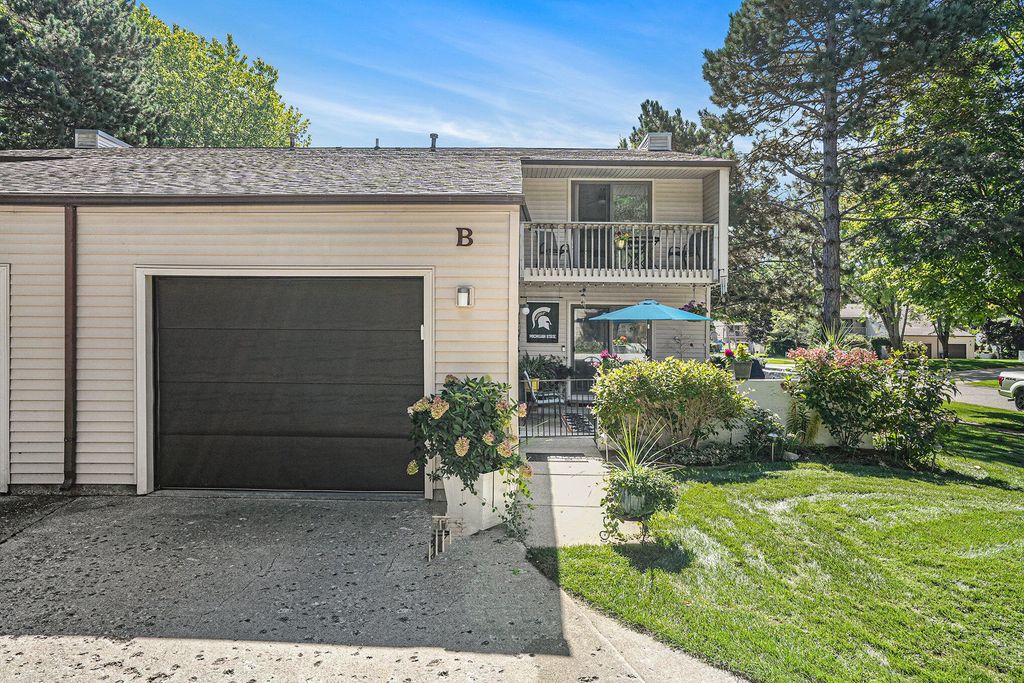 Photo of 17452 Dunewood Court #B, Spring Lake, MI 49456 (MLS # 23134349)