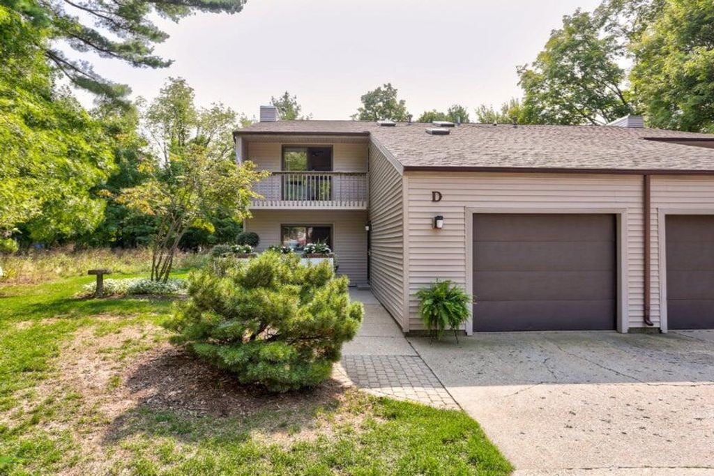 Photo of 17424 Parkwood Drive #D, Spring Lake, MI 49456 (MLS # 25051842)