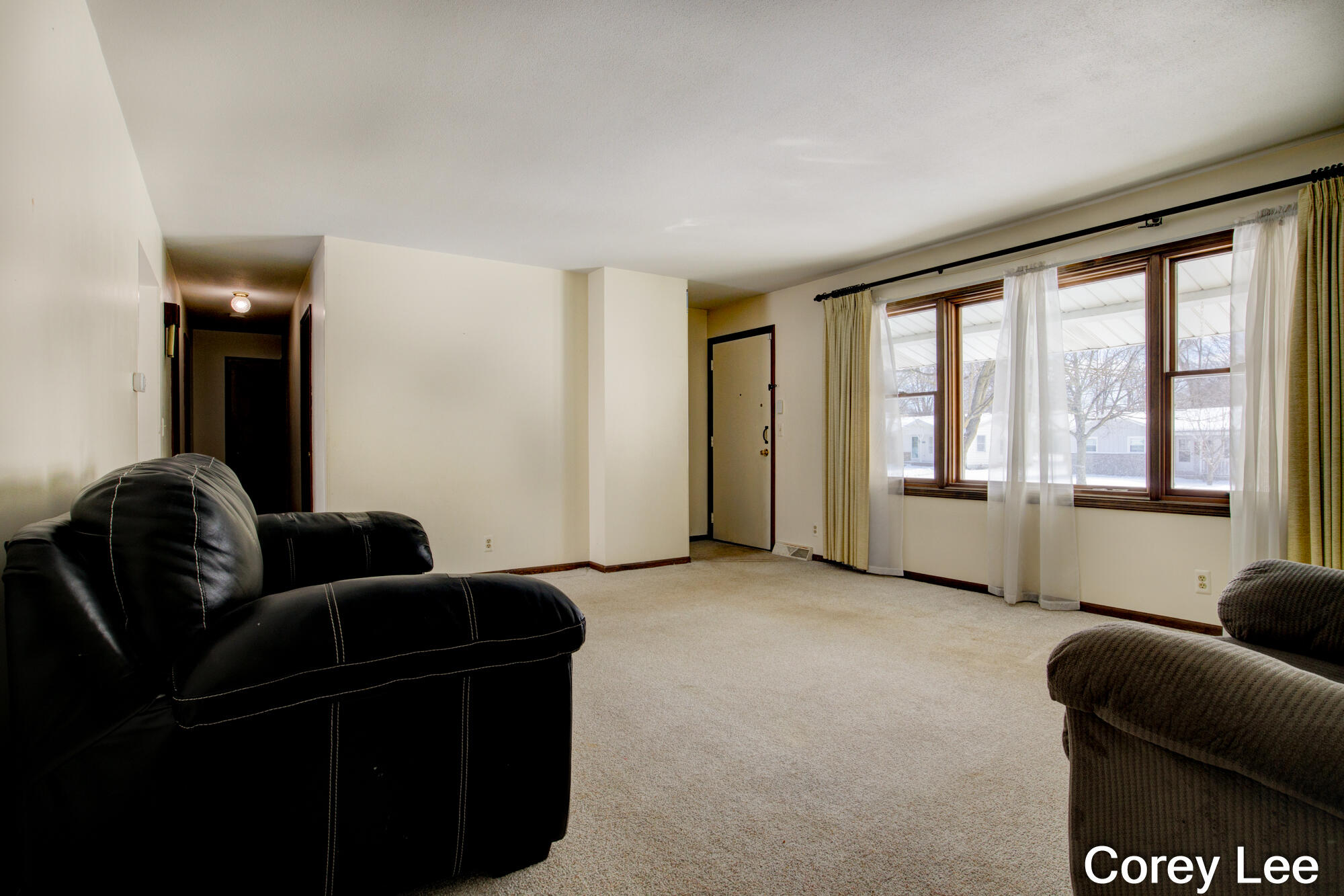 Photo 10 of 31 of 2201 Cranbrook Drive NE house
