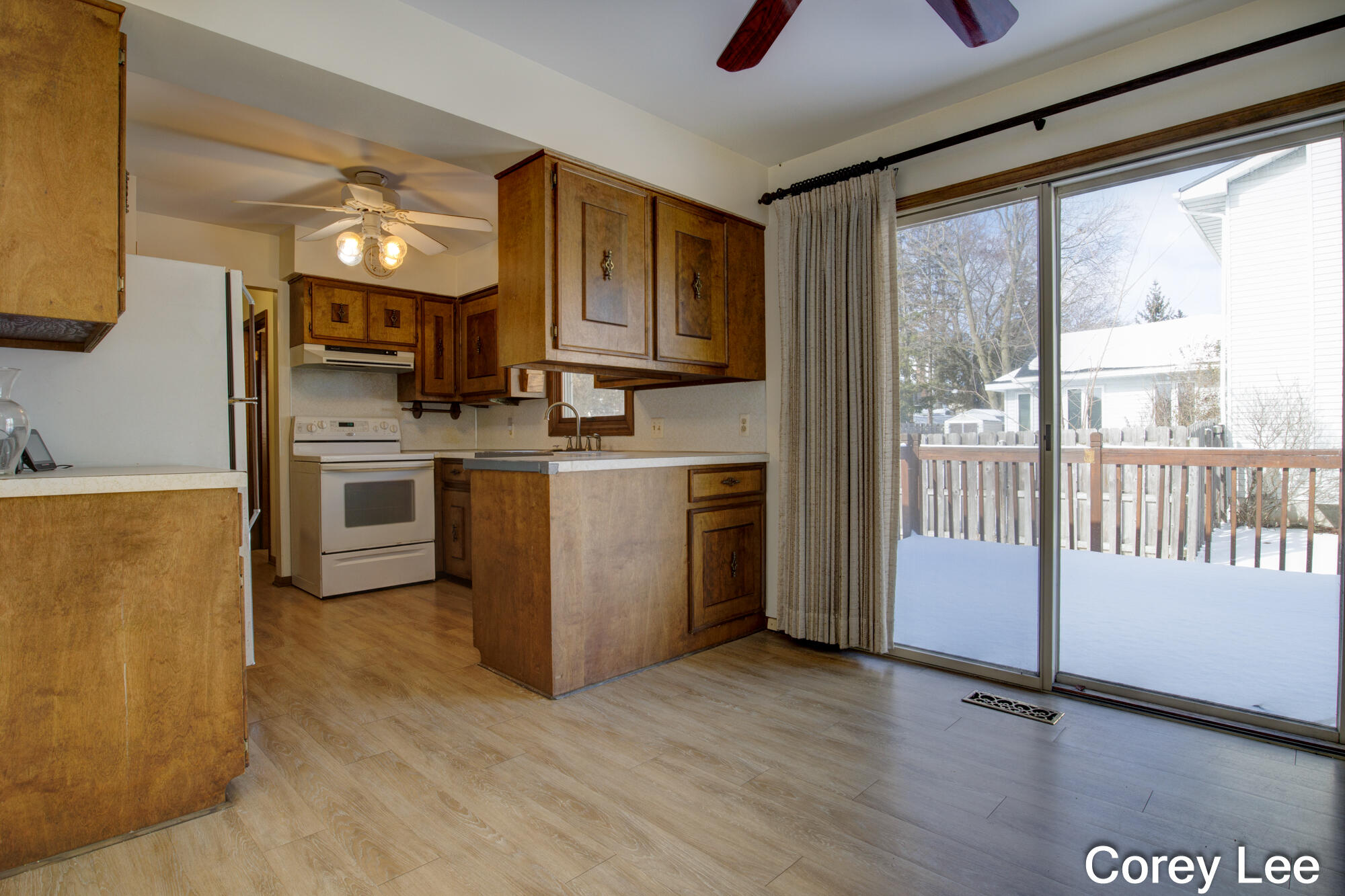 Photo 4 of 31 of 2201 Cranbrook Drive NE house