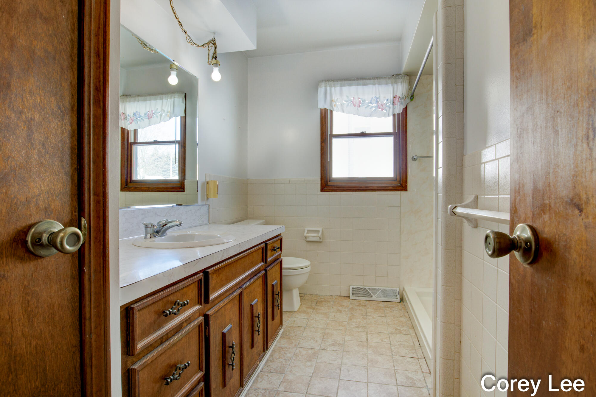 Photo 11 of 31 of 2201 Cranbrook Drive NE house