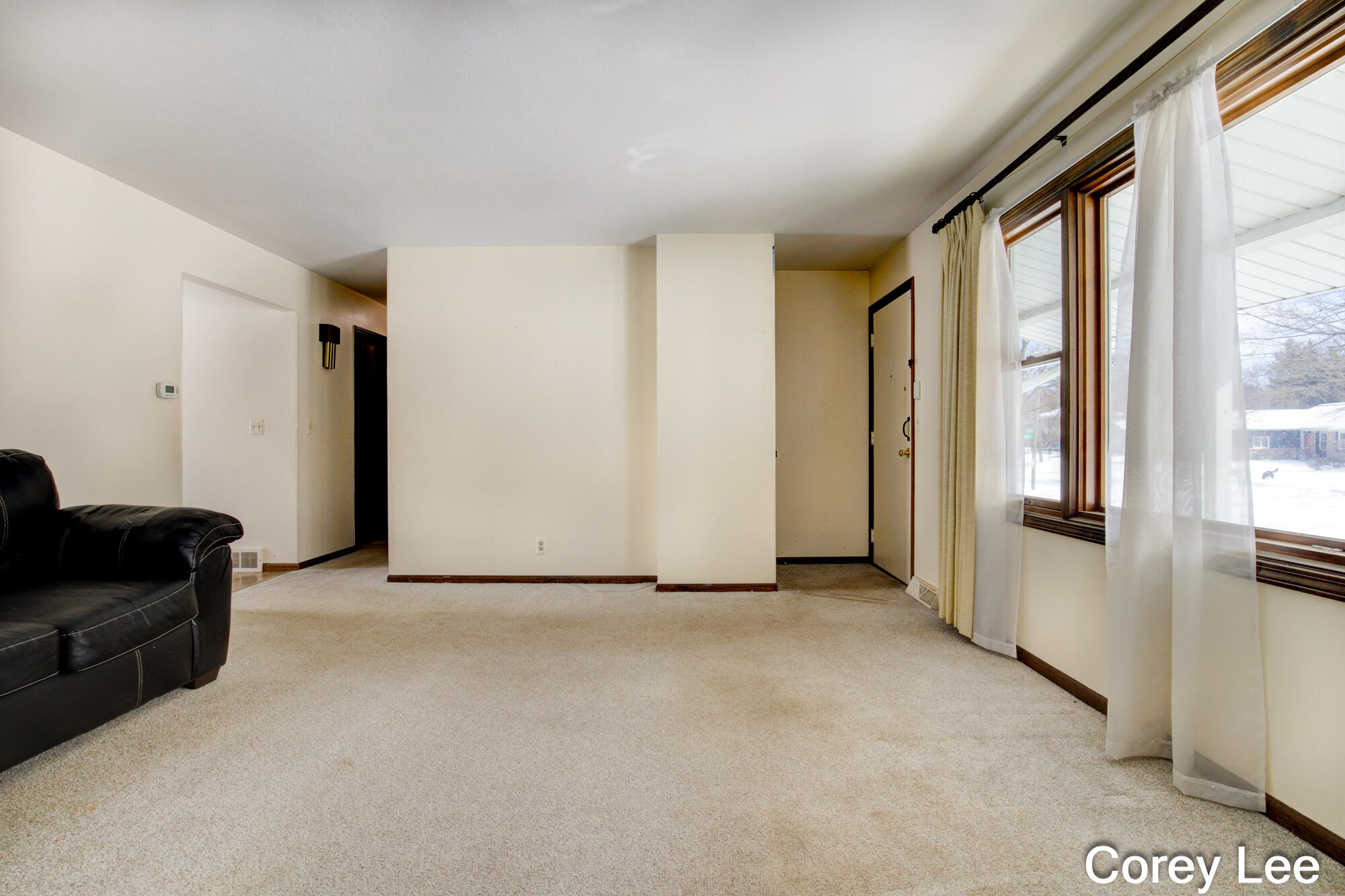 Photo 9 of 31 of 2201 Cranbrook Drive NE house
