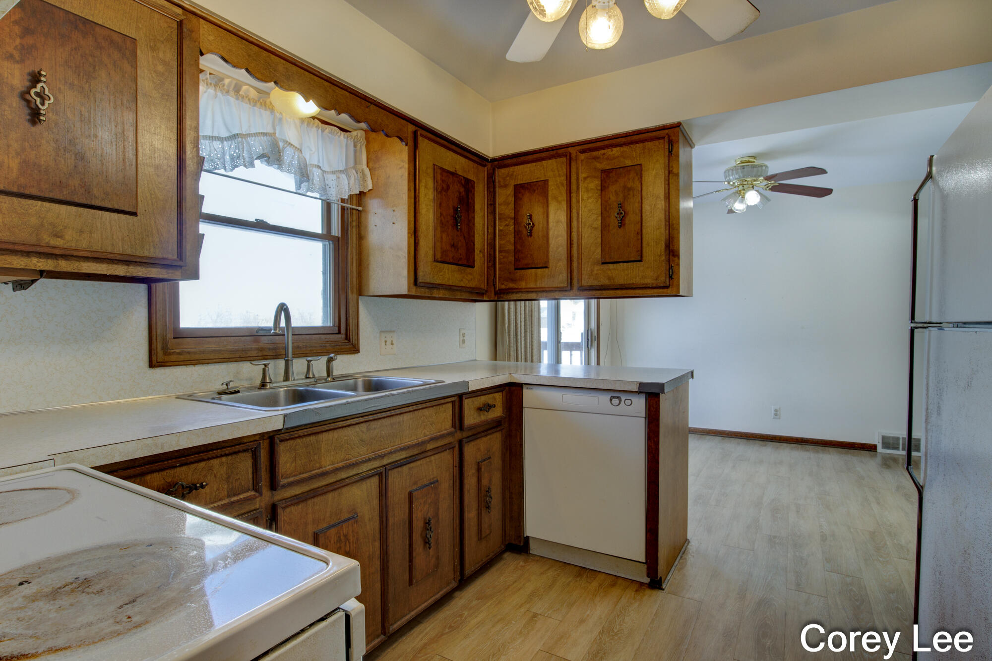 Photo 5 of 31 of 2201 Cranbrook Drive NE house