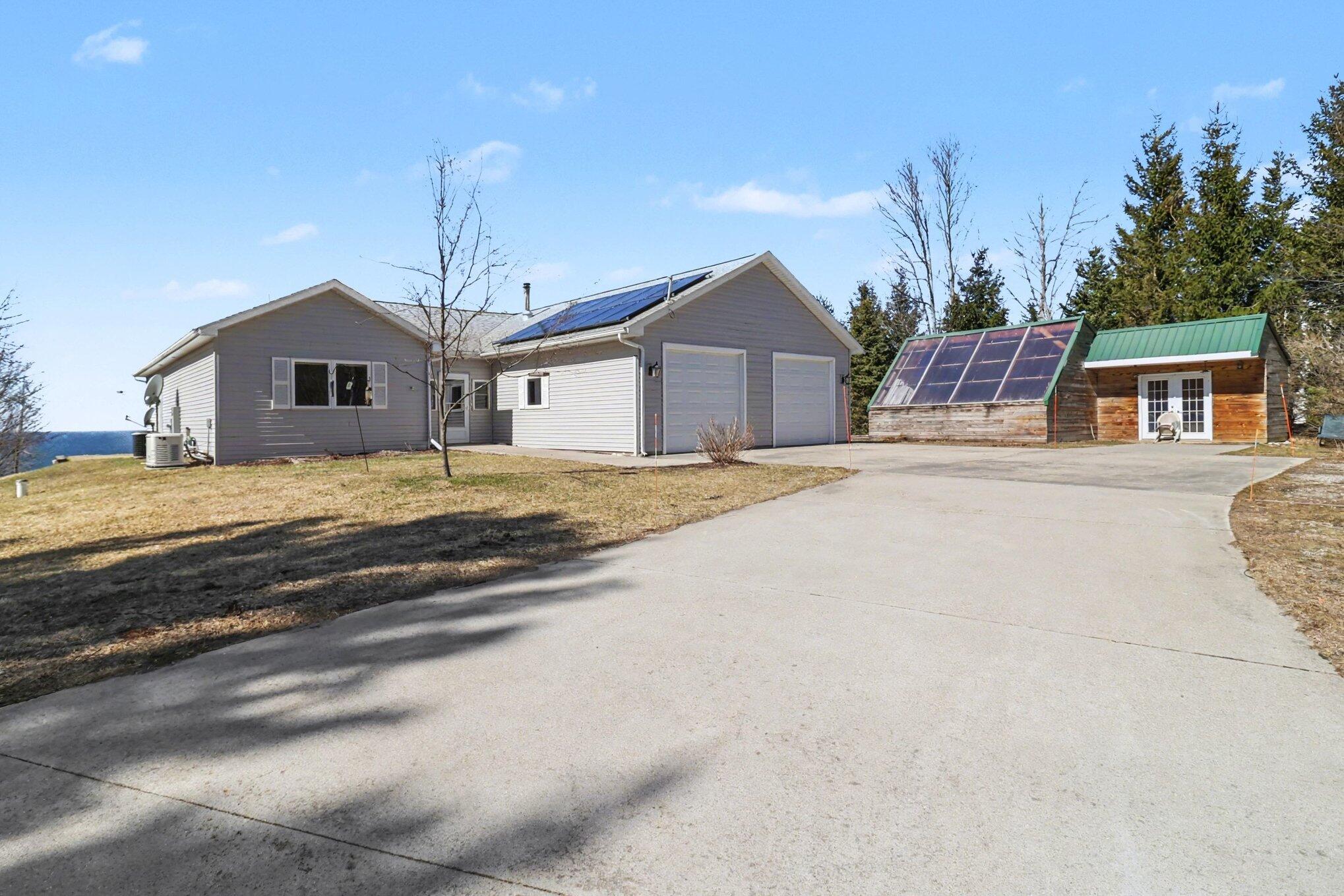 4745 S Lakeshore Drive