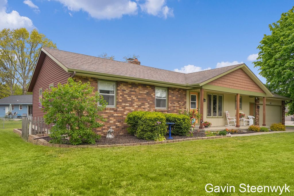 Photo of 401 Kingwood Drive, Holland, MI 49424 (MLS # 26021138)