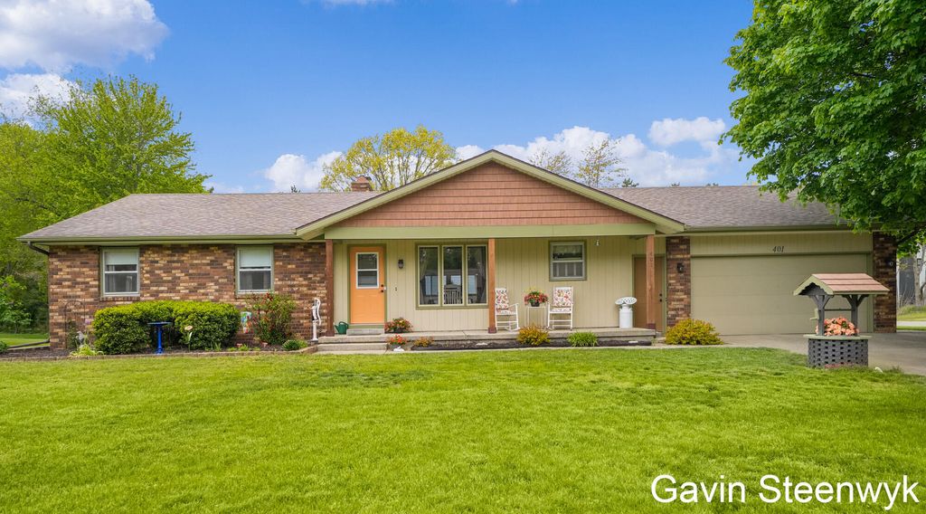 Photo of 401 Kingwood Drive, Holland, MI 49424 (MLS # 26021138)