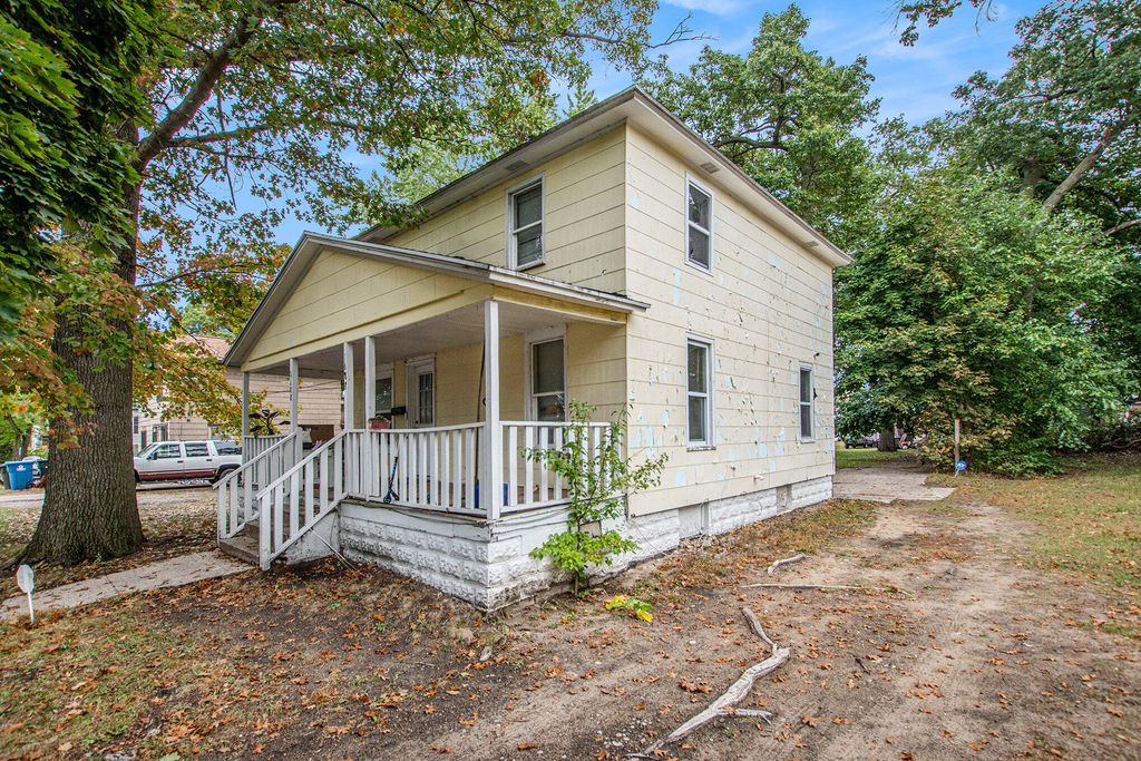 Photo of 1688 Hoyt Street, Muskegon, MI 49442 (MLS # 25052488)