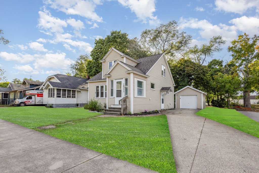 Photo of 1833 Manz Street, Muskegon, MI 49442 (MLS # 25052568)