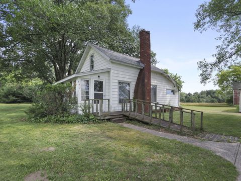 Photo of 742 Paluster Street, Cadillac, MI 49601 (MLS # 25040911)