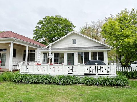 Photo of 406 410-412 North Shore Drive, South Haven, MI 49090 (MLS # 25050163)