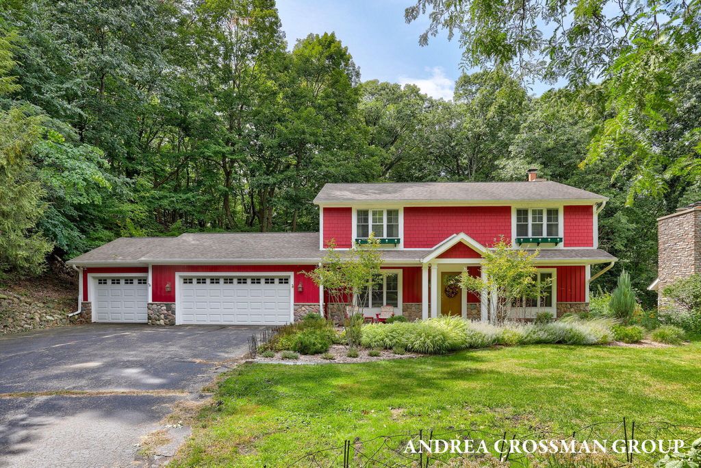 Photo of 210 Timbercrest Court, Holland, MI 49424 (MLS # 25047113)