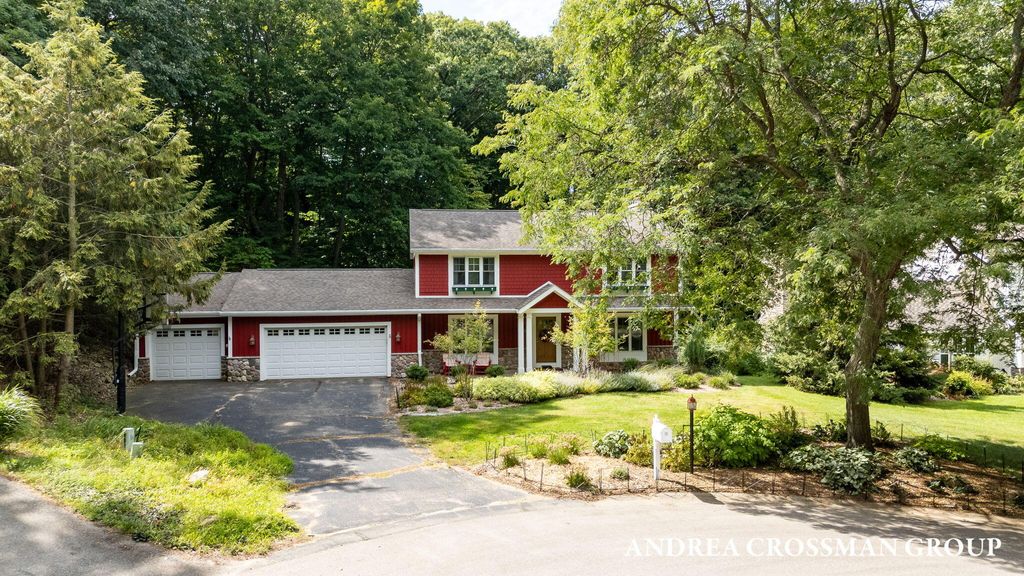 Photo of 210 Timbercrest Court, Holland, MI 49424 (MLS # 25047113)
