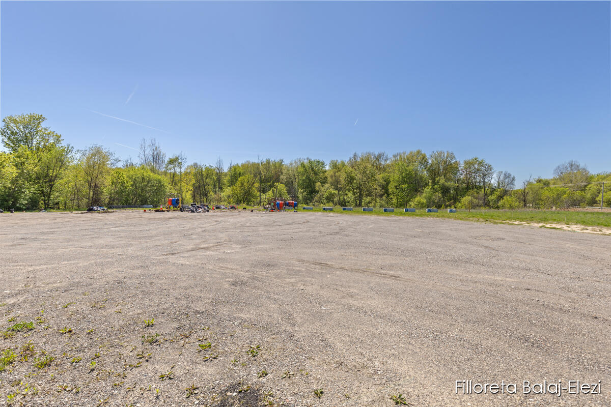 6105 E Paris Avenue SE