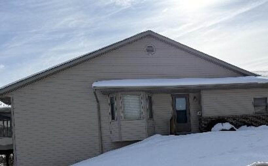 Photo of 998 Country Gardens Drive NW, Grand Rapids, MI 49534 (MLS # 26005196)