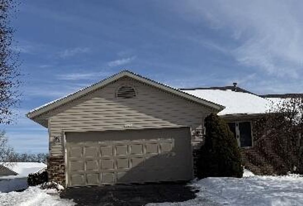 Photo of 998 Country Gardens Drive NW, Grand Rapids, MI 49534 (MLS # 26005196)