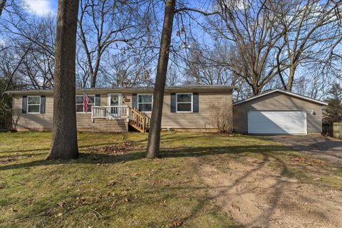 Photo of 21864 Mccain Lane, Edwardsburg, MI 49112 (MLS # 26012185)