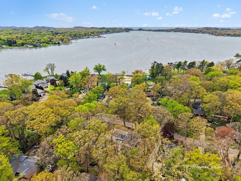 Photo of 385 Marquette Avenue, Holland, MI 49424 (MLS # 26022092)